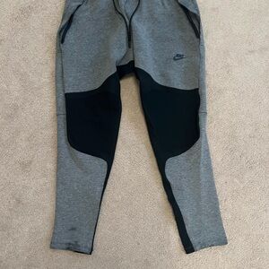 Nike Mens Two-Tone Gray and Black Joggers